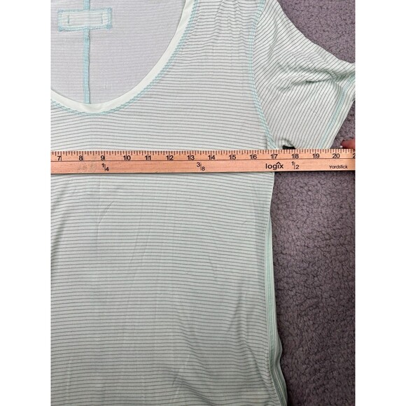 Lululemon not so basic gym tee Mint Moment 12 - Picture 8 of 12